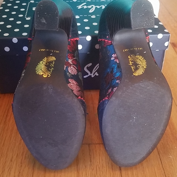 Ruby Shoo - Picture 3 of 3